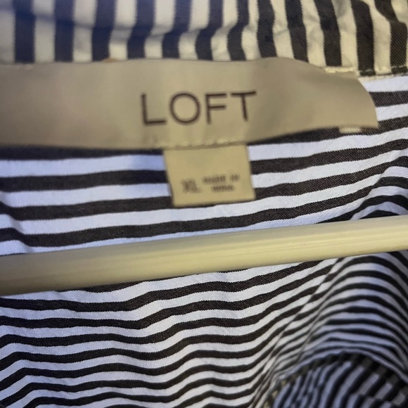 Button down - Picture 2 of 3